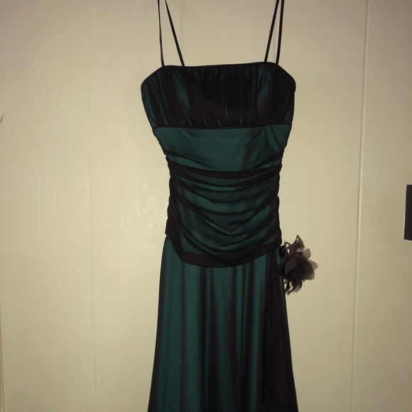 Green Formal Dress - Picture 2 of 5